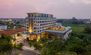 Eastern Hotel Bojonegoro , Rp 476.111