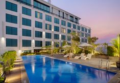 Swimming Pool 4 Eastern Hotel Bojonegoro 