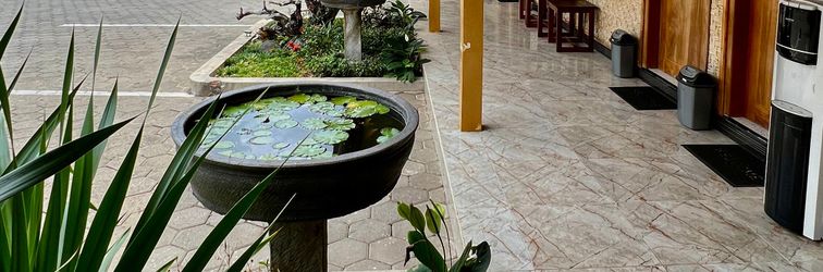 Lobi OKU Guest House & Cafe