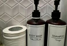 Toilet Kamar 6 OKU Guest House & Cafe