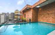 Swimming Pool 2 Santa Grand Classic Kuala Lumpur, Chinatown