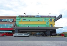 Exterior 3 SUPER OYO 90478 Marina World