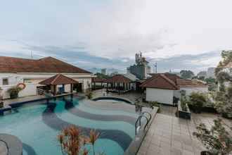 Swimming Pool 4 Arion Suites Hotel Bandung