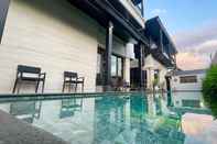 สระว่ายน้ำ Sareeviengping Hotel 