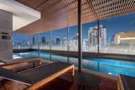 Swimming Pool Wyndham Garden Bangkok Sukhumvit 42