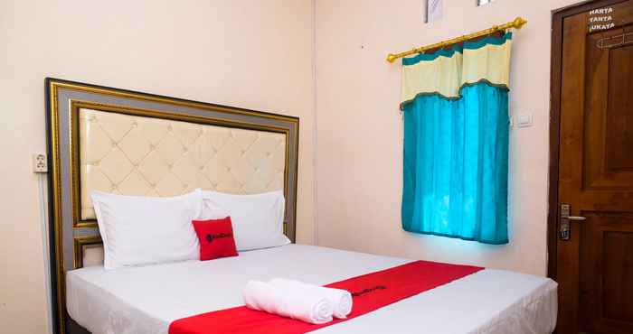 Bedroom RedDoorz Syariah near Flyover Palur