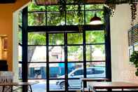 Bar, Kafe, dan Lounge Hotel Santoso Blora