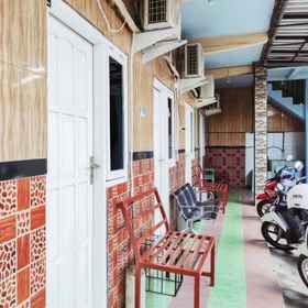 Lobby 1 Queen Asri Mitra RedDoorz, Gontor 3 Stadium 酒店