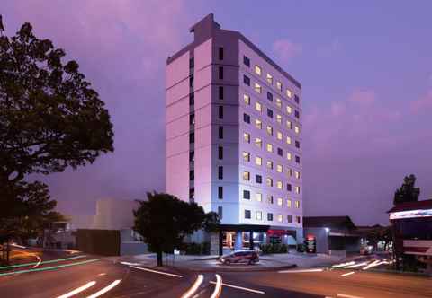 Bên ngoài Hotel Neo Gading Solo