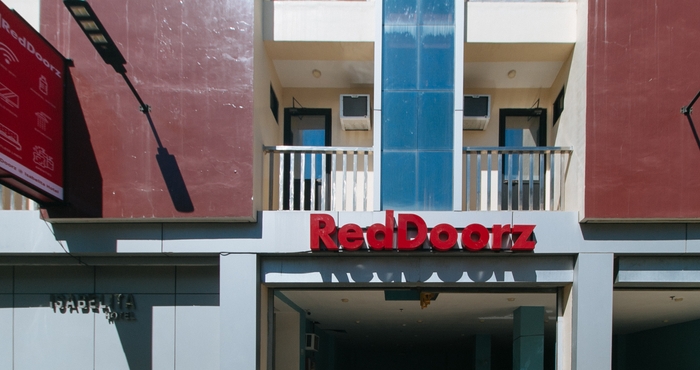 Exterior RedDoorz @ Isabelita Hotel Tugegarao City