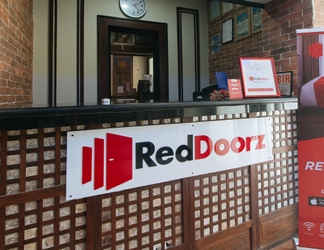 Lobby 2 RedDoorz @ Isabelita Hotel Tugegarao City