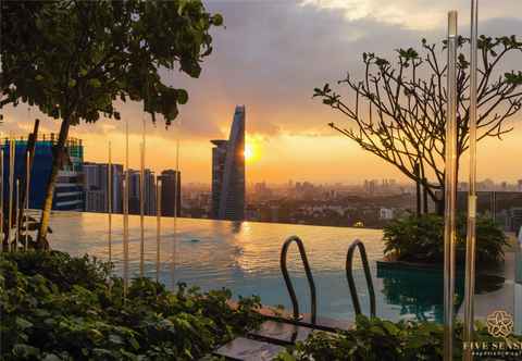 Swimming Pool ViiA Residences Kuala Lumpur, Five Senses