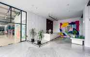 Lobby 7 RedLiving Apartemen Patra Land Urbano - Happy Rooms Tower Mid-West with Netflix