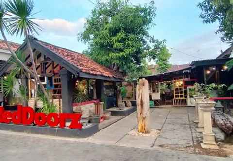 Exterior RedDoorz Plus near Alun Alun Sumenep