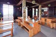 Bar, Kafe dan Lounge AS Resto,Café & Hotel Mitra RedDoorz