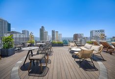 バー、カフェ、およびラウンジ 6 Golden Lotus Grand Da Nang