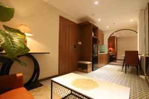 Lanura Apartments and Hotel, THB 864.41