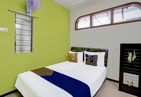 Kamar Tidur SPOT ON 91716 Kost Yy Syariah