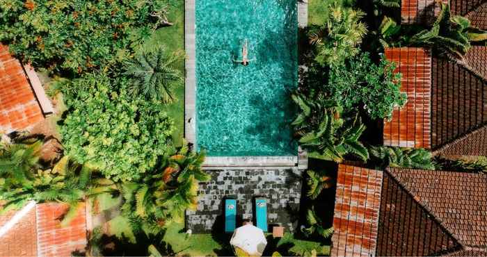 สระว่ายน้ำ Agung Wiwin Homestay & Restaurant