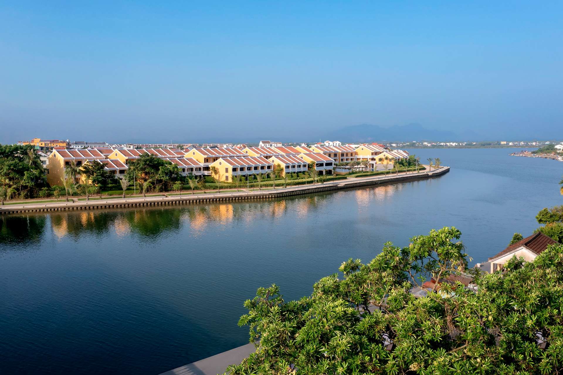 Bay Resort Hoi An - Khách sạn 5 sao ở Hội An gần biển