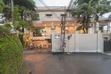 Exterior Urbanview Darmo Residence Bandung