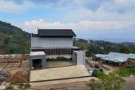 Bangunan 8 BR Greenhill Mountain View Villa with heated Private pool