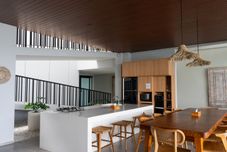 Bar, Kafe dan Lounge 8 BR Greenhill Mountain View Villa with heated Private pool