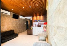 Lobby 2 Fivecord Hotel Solo