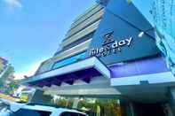 Bên ngoài All Nite & Day Hotel Makassar 