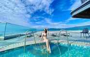 Hồ bơi 3 Seaview Apartment - Altara Residences Quy Nhon 
