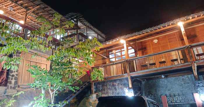 Exterior Omah Singo Stay and Resto