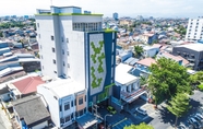 Bên ngoài 2 W Three Style Hotel Makassar