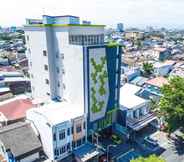 Exterior 2 W Three Style Hotel Makassar