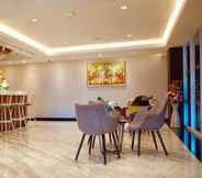 Lobby 5 W Three Style Hotel Makassar