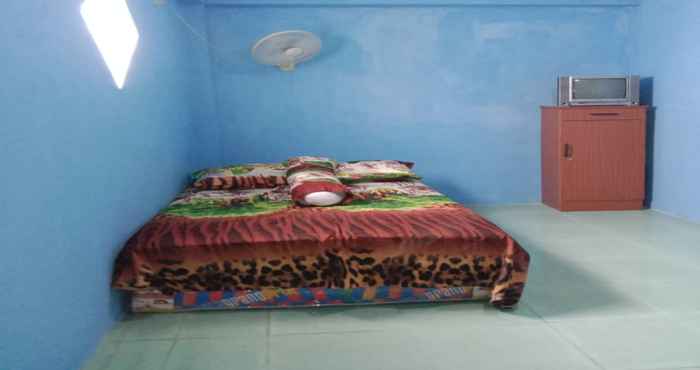 Bedroom EXPRESS O 92104 Hotel Moris Syariah