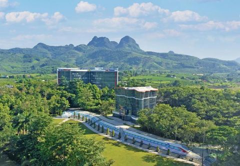 Bên ngoài MEDDOM Park