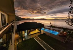 Kolam Renang 7 PURNAMA BALIGE HOTEL