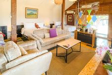 พื้นที่สาธารณะ VillaCantik Yogyakarta triple bed for six persons