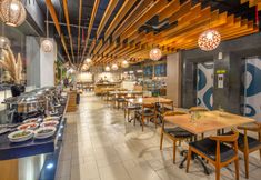 Restaurant 6 1O1 URBAN Jakarta Pemuda