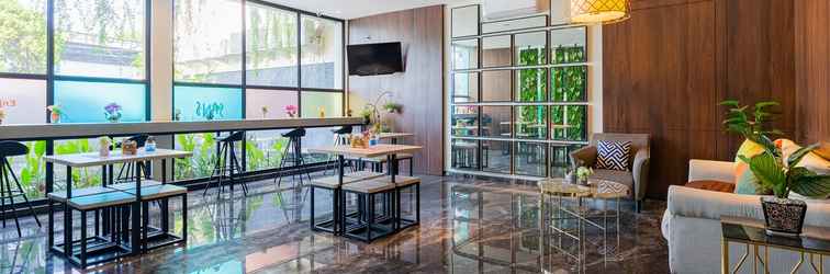 Lobby Sans Hotel Box Mansion Surabaya by RedDoorz