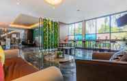 Lobby 7 Sans Hotel Box Mansion Surabaya by RedDoorz