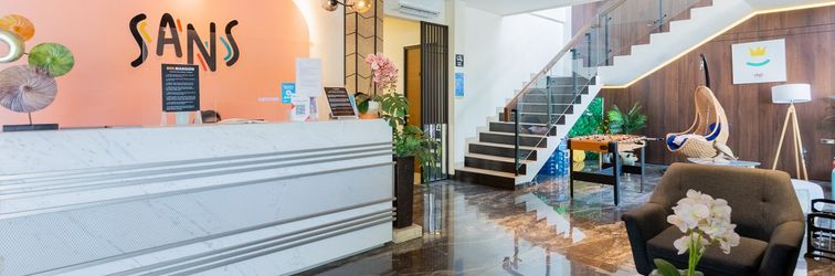 Lobby Sans Hotel Box Mansion Surabaya by RedDoorz