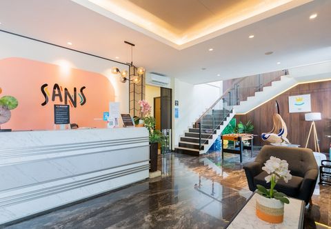 Lobby Sans Hotel Box Mansion Surabaya by RedDoorz