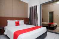 Bedroom RedDoorz Apartment near Exit Toll Colomadu