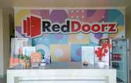 Lobby 2 Reddoorz near Exit Toll Sirkuit Sentul