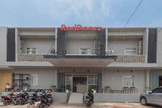 Bangunan 4 Reddoorz near Exit Toll Sirkuit Sentul