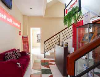 Sảnh chờ 2 RedDoorz Plus near Plaza Blok M