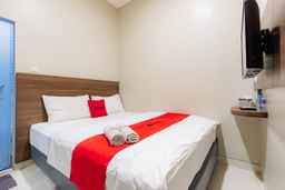 RedDoorz near Taman Palem, USD 20.64
