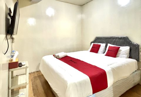 Bedroom RedDoorz near Pelabuhan Tanjung Perak 2 Surabaya