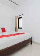 BEDROOM RedDoorz near Jawa Timur Park 3